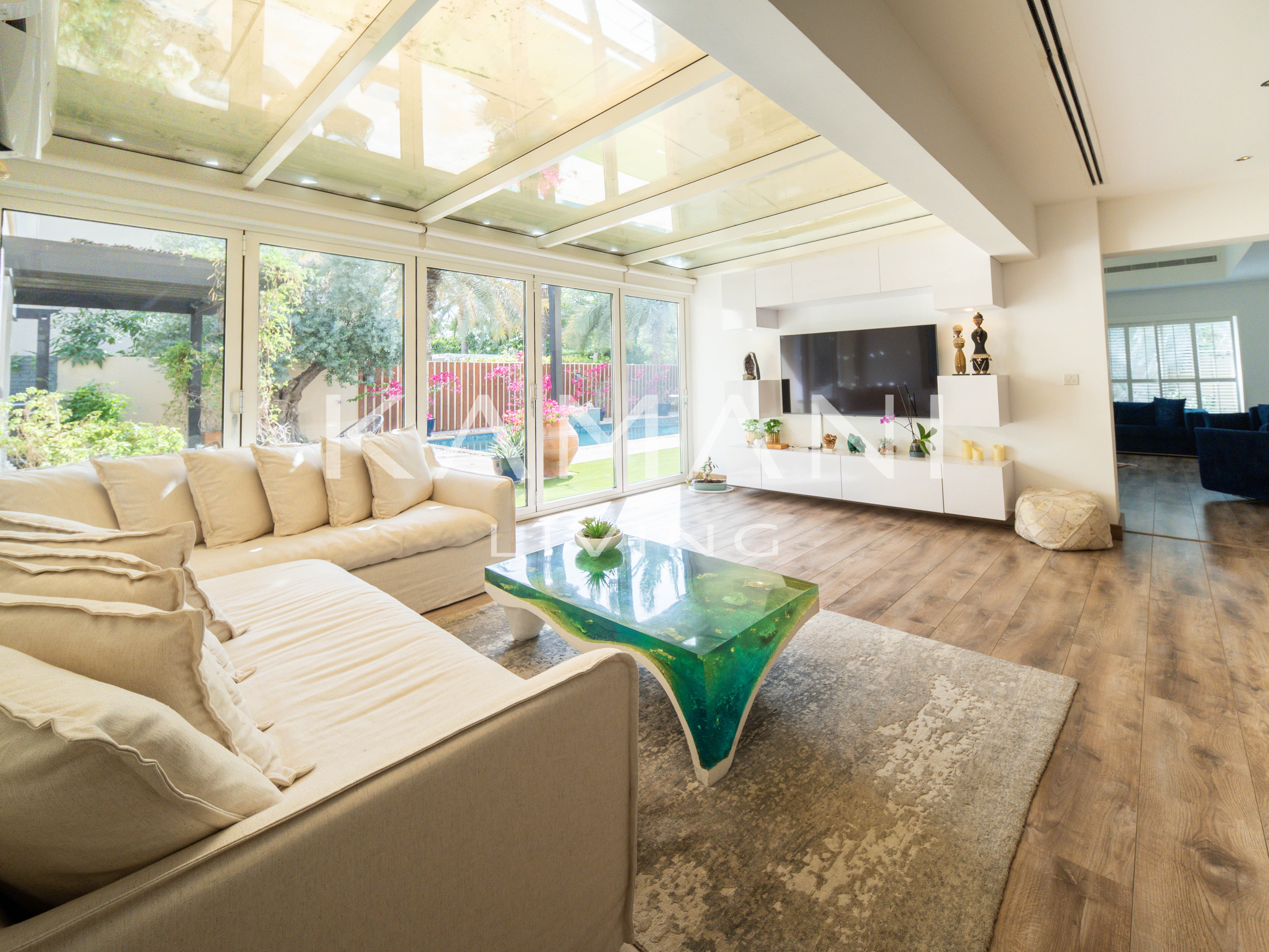Upgraded 4BR Villa | Private Pool | Bright