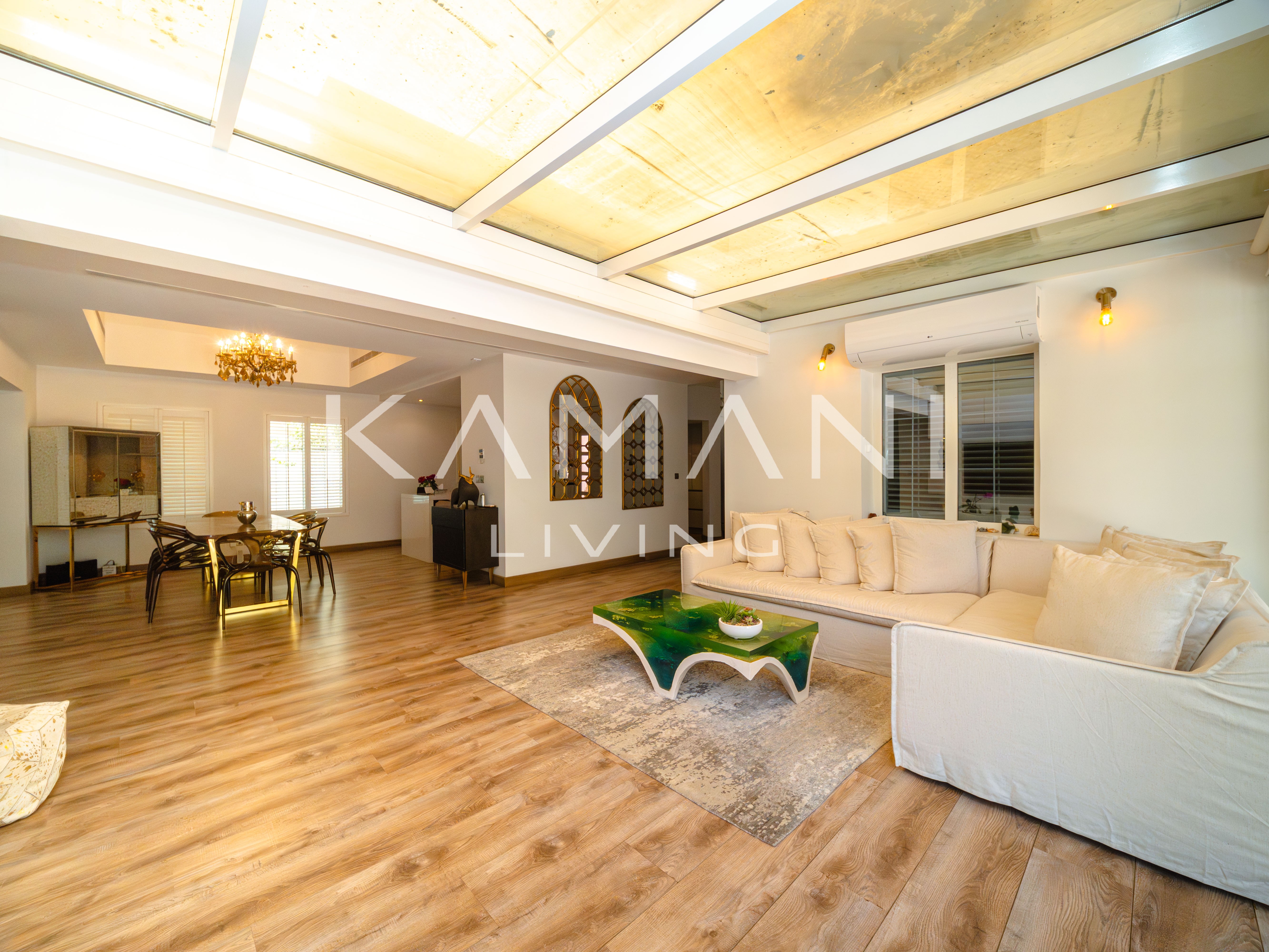 Upgraded 4BR Villa | Private Pool | Bright